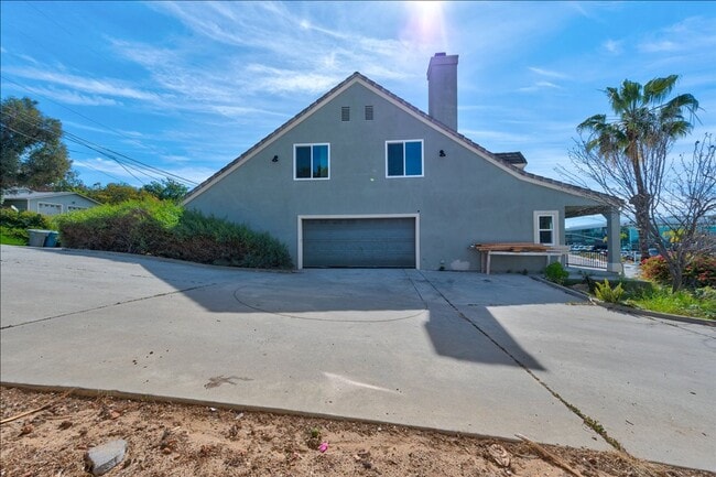 Building Photo - 880 La Terraza Blvd