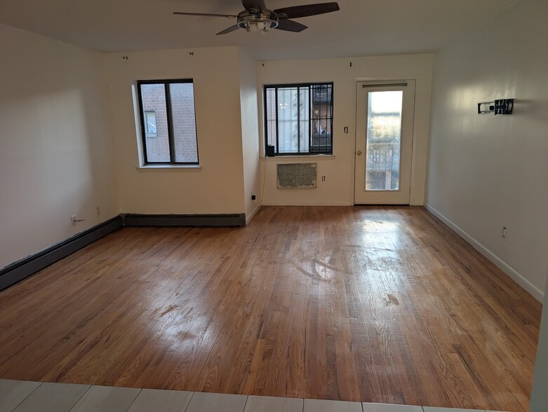 Building Photo - 15040 Tahoe St