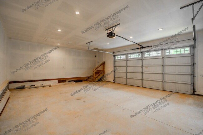 Building Photo - 15004 Beacon Ridge Dr