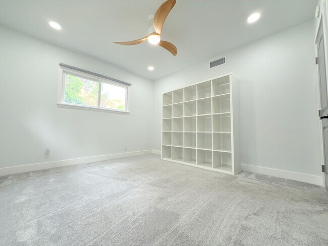 Building Photo - Luxury 3-Bedroom + Bonus Room Home in Gate...