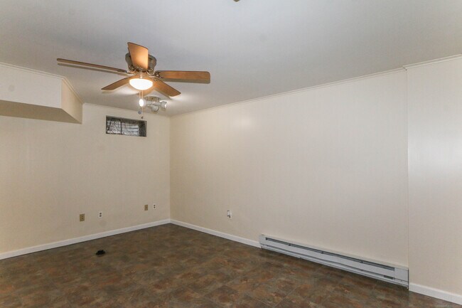 Building Photo - 409 The Meadows