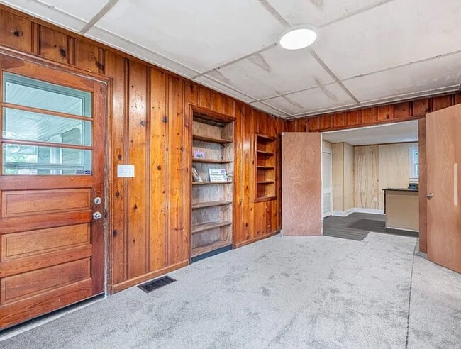 Building Photo - Charming Two-Story Home for Rent in North ...