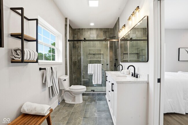 Building Photo - 4623 Rookwood Ave