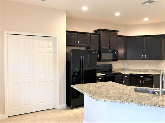 Building Photo - 3338 Pearly Dr