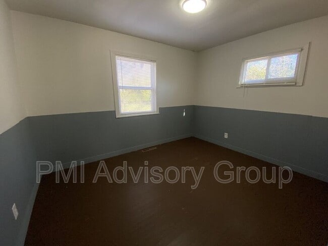 Building Photo - 3136 SE Fremont St