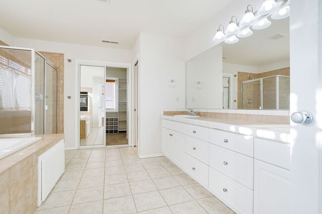 Building Photo - 4Bd/2.5Ba Two Story House - Available Soon!