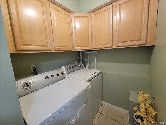 Building Photo - 18311 Norwich Rd