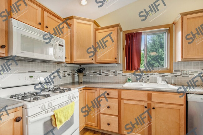 Building Photo - 2688 Walnut Hills Ct - 3 bedroom Kentwood ...