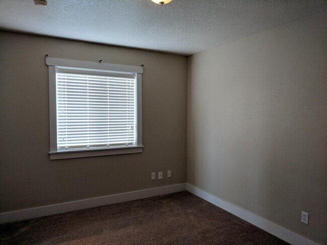 Building Photo - 2 Big River Rd