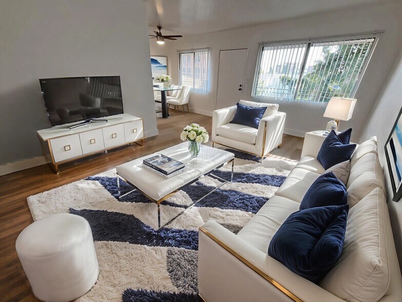 Primary Photo - 1852 N Wilton Pl