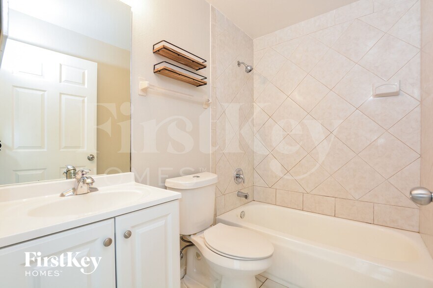 Building Photo - 11255 Cypress Leaf Dr