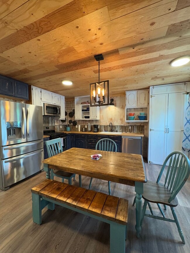 Building Photo - SEASONAL SOLDOTNA HOME!