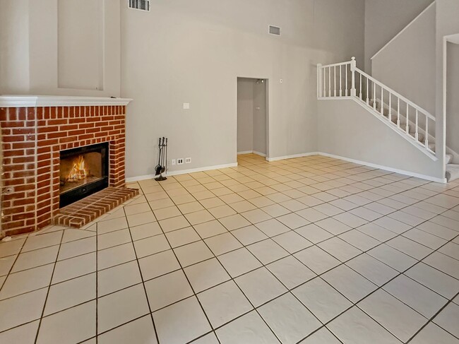 Building Photo - Charming 4-Bedroom Home