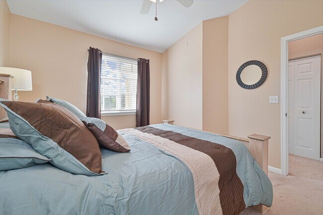 Building Photo - NOW AVAILABLE - Cozy Townhome w/ 1 Car Garage in Fort Myers!