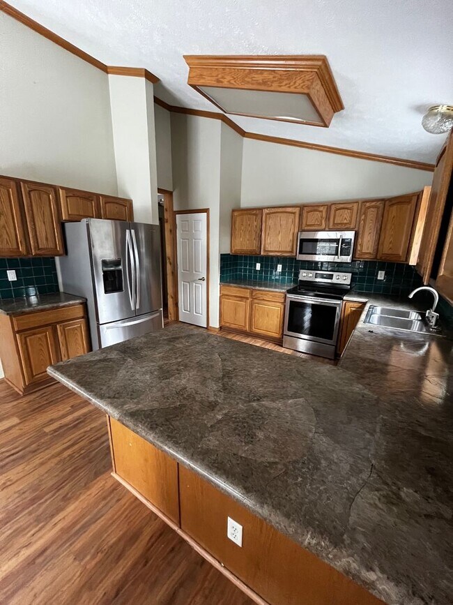 Building Photo - 30856 Kings Valley Way