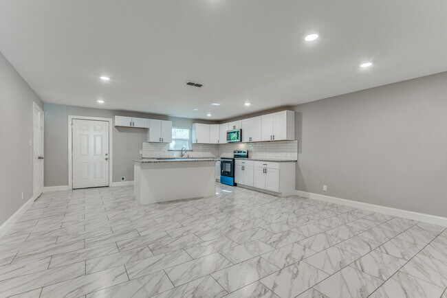Building Photo - 1413 Swiss St