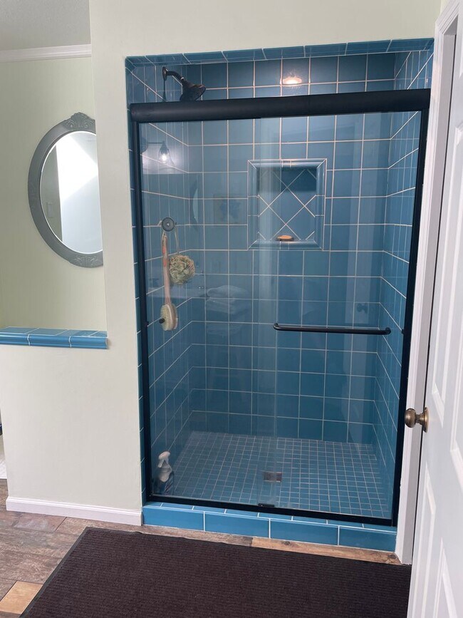 Building Photo - Spacious *2Bed*2.5 Bath over 1750 Sq Ft. Great location Avail Aug. 1.