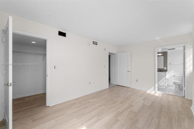 Building Photo - 910 West Ave