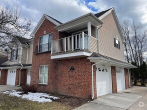 Building Photo - Shelby Township 2 Bedroom, 2 Bath Condo-St...