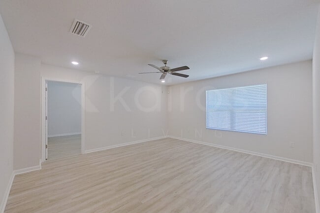 Building Photo - 341 Monarch Ln