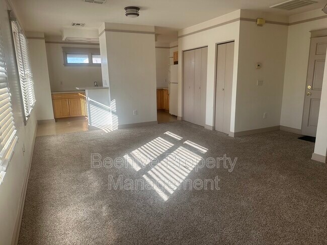 Building Photo - 1301 W Monroe St