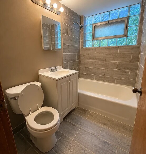 bathroom - 8113 S Exchange Ave