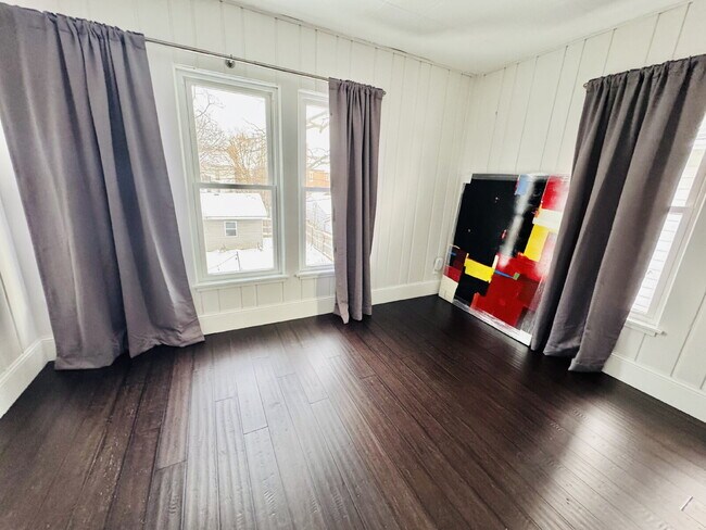 Building Photo - "Spacious 6-Bedroom Gem with Gleaming New Hardwood Floors in Minneapolis!"