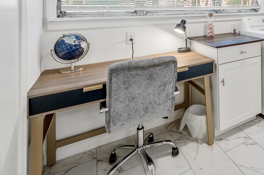 Building Photo - 1464 E 41st St