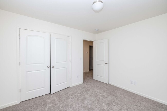 Building Photo - Beautiful 4 Bedroom Home Piedmont School D...