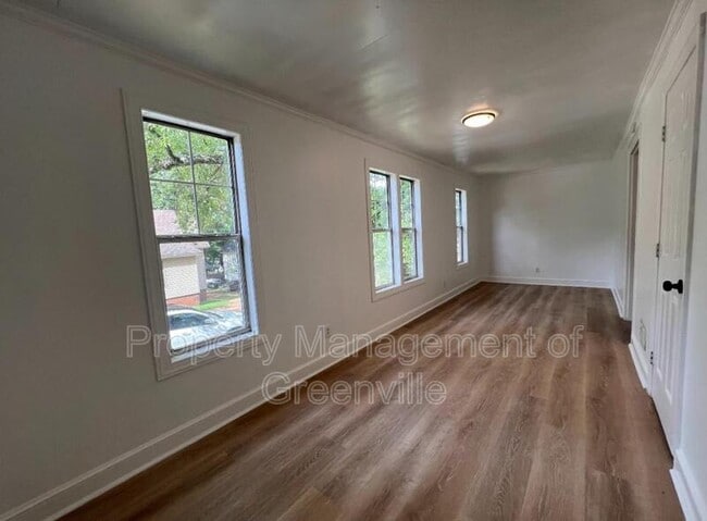 Building Photo - 17 Henry St