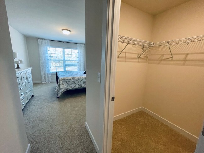 Building Photo - Cardinal | 4 Bed 2.5 Bath | Garage | 1895 sf