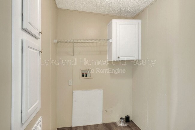 Building Photo - 3321 Peachtree Hill Rd