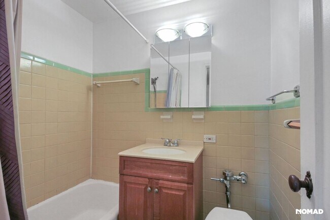 Building Photo - Charming 2BR Condo in Denver