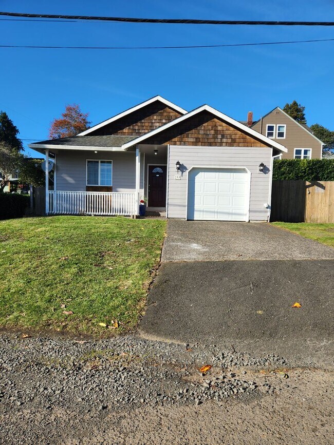 Primary Photo - Charming 3 Bedroom 2 Bath House