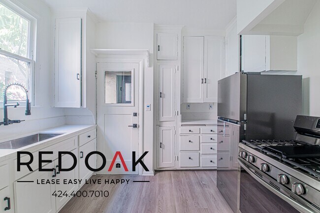 Building Photo - 314 1/4 N Mariposa Ave