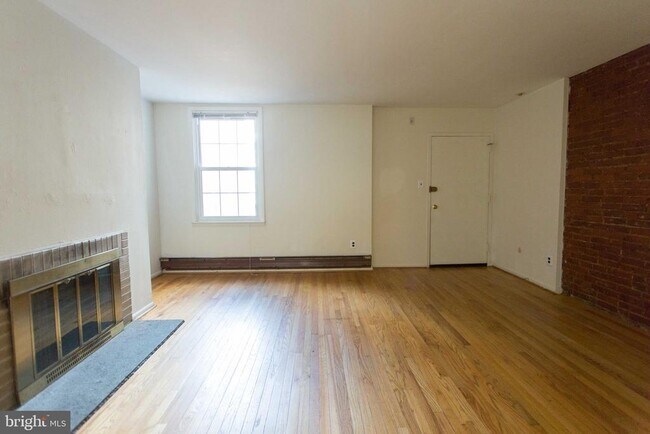 Primary Photo - 727 Spruce St