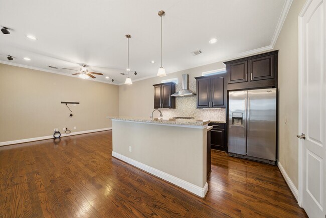 Building Photo - 1113 W 18th St