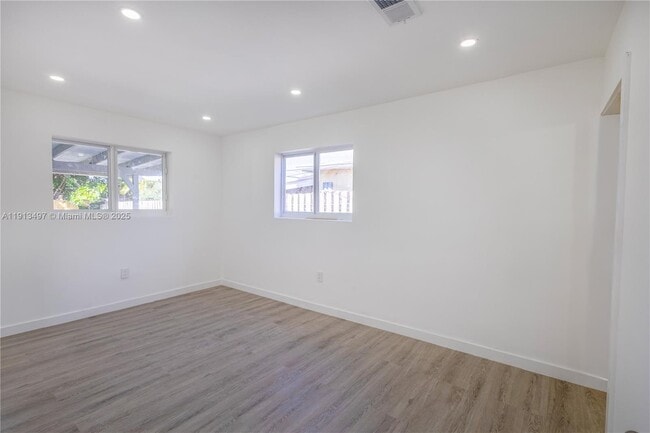 Building Photo - 6371 Scott St