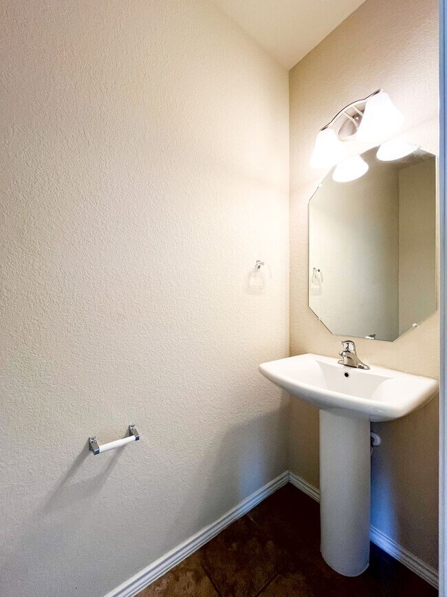 Building Photo - Available NOW!!!! This gorgeous home is located in The Landing Subdivision in Killeen. This home ...