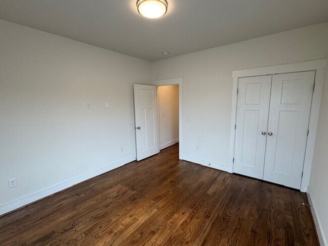 Building Photo - Coming Soon! Nice townhome in convenient East Nashville location!