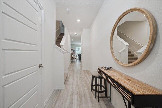 Building Photo - 2076 Monteverde Ave