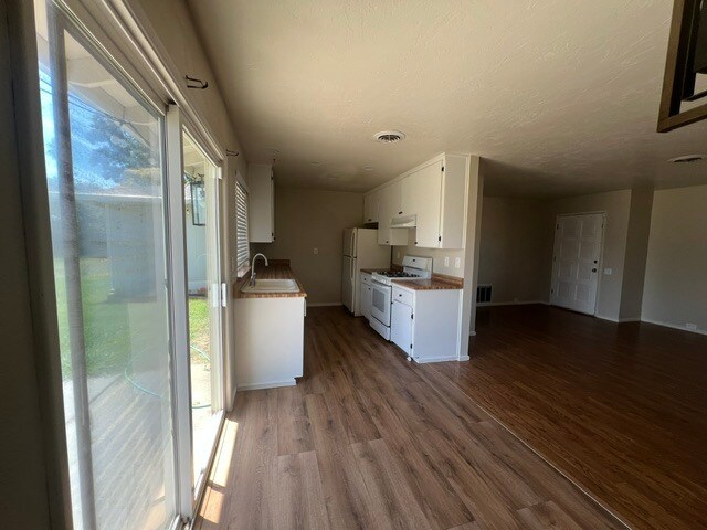 Building Photo - 1414 Lewis Oak Rd