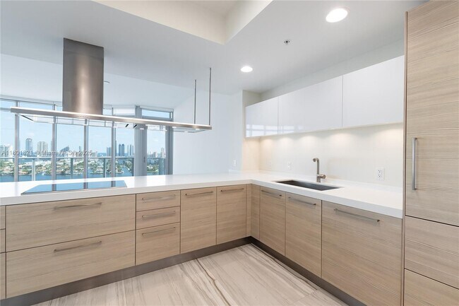 Building Photo - 17111 Biscayne Blvd