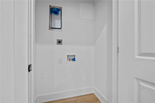 Building Photo - 588 S Willow Ave