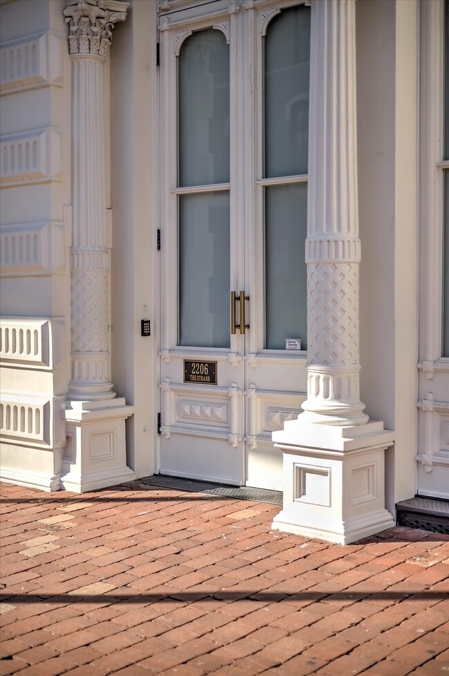 Building Photo - 2206 The Strand