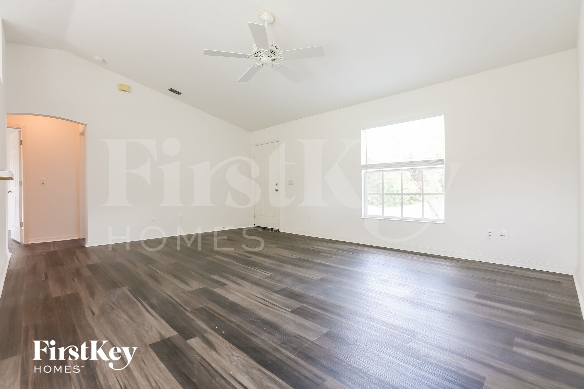 Building Photo - 11092 Vanessa Ave