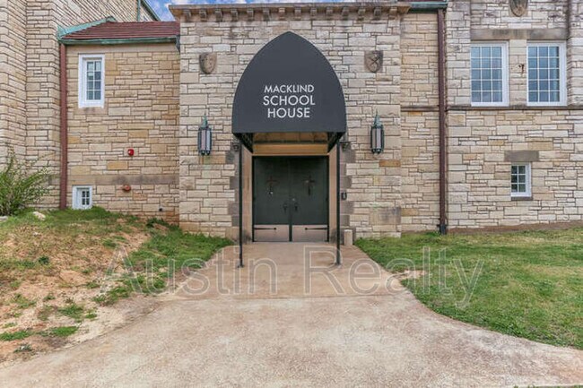 Building Photo - 5347 Nottingham Ave