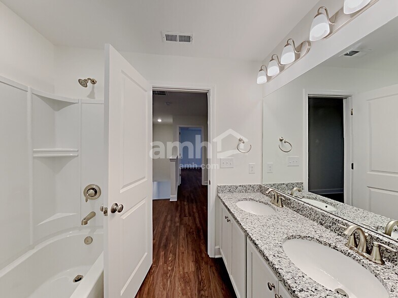 Building Photo - 4402 Erabele Dr