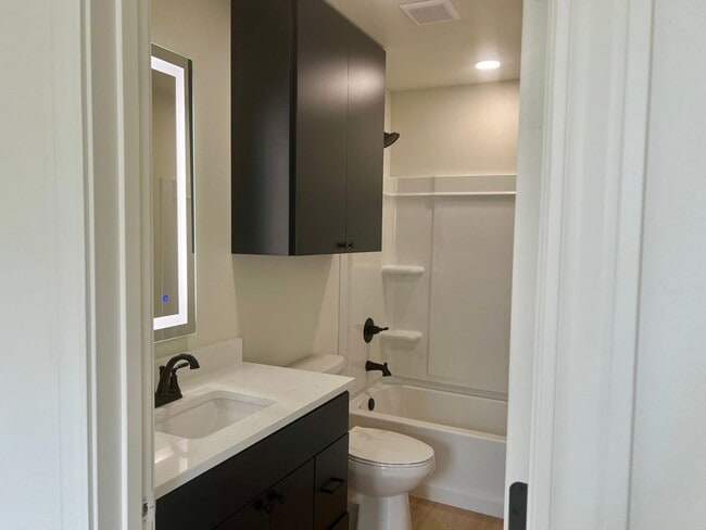 Building Photo - The Court At Overton