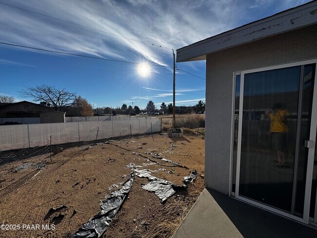 Building Photo - 3335 N Yavapai Ct